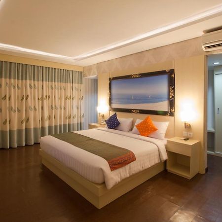 Grand Puri Saron Yogyakarta Exterior foto