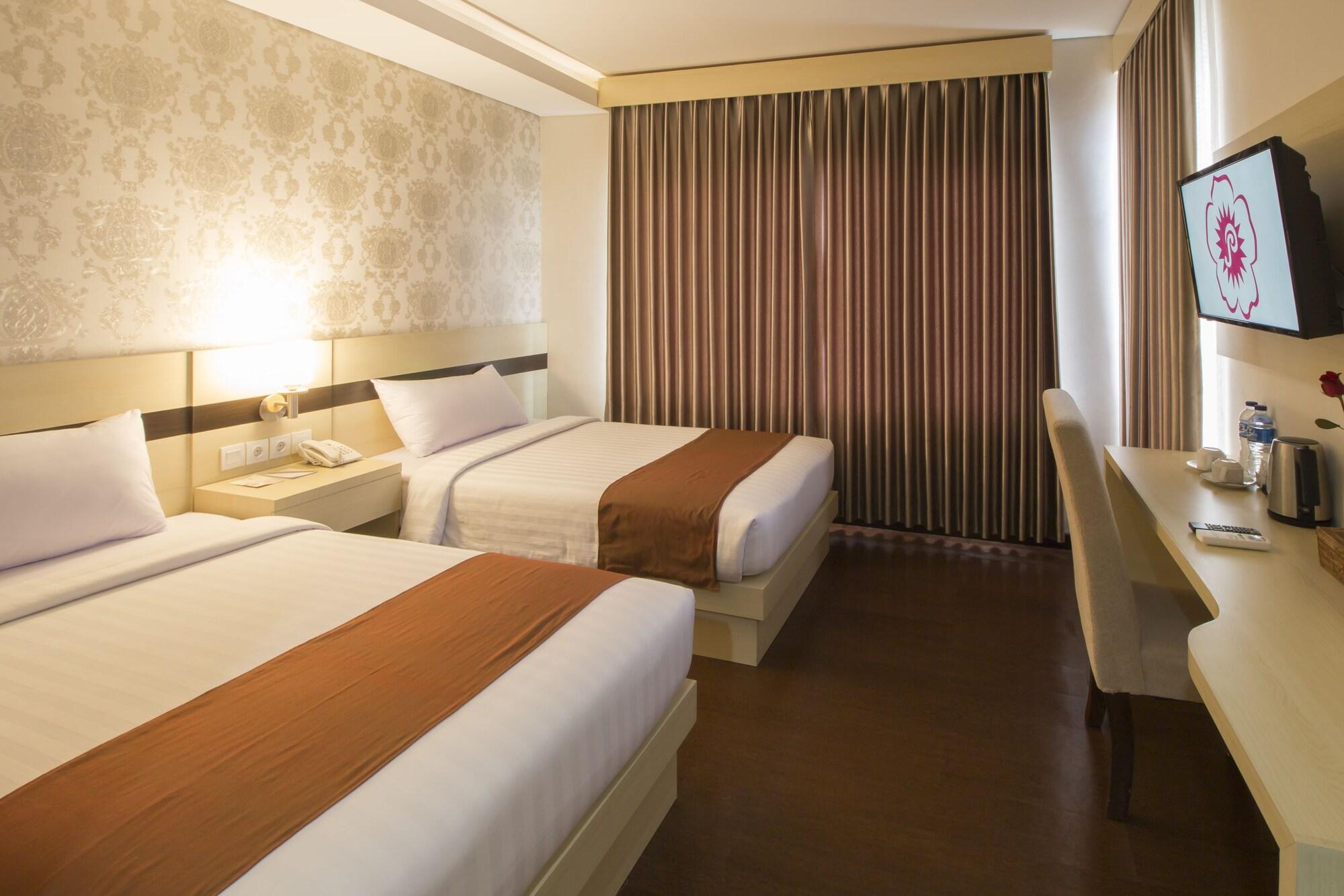 Grand Puri Saron Yogyakarta Exterior foto