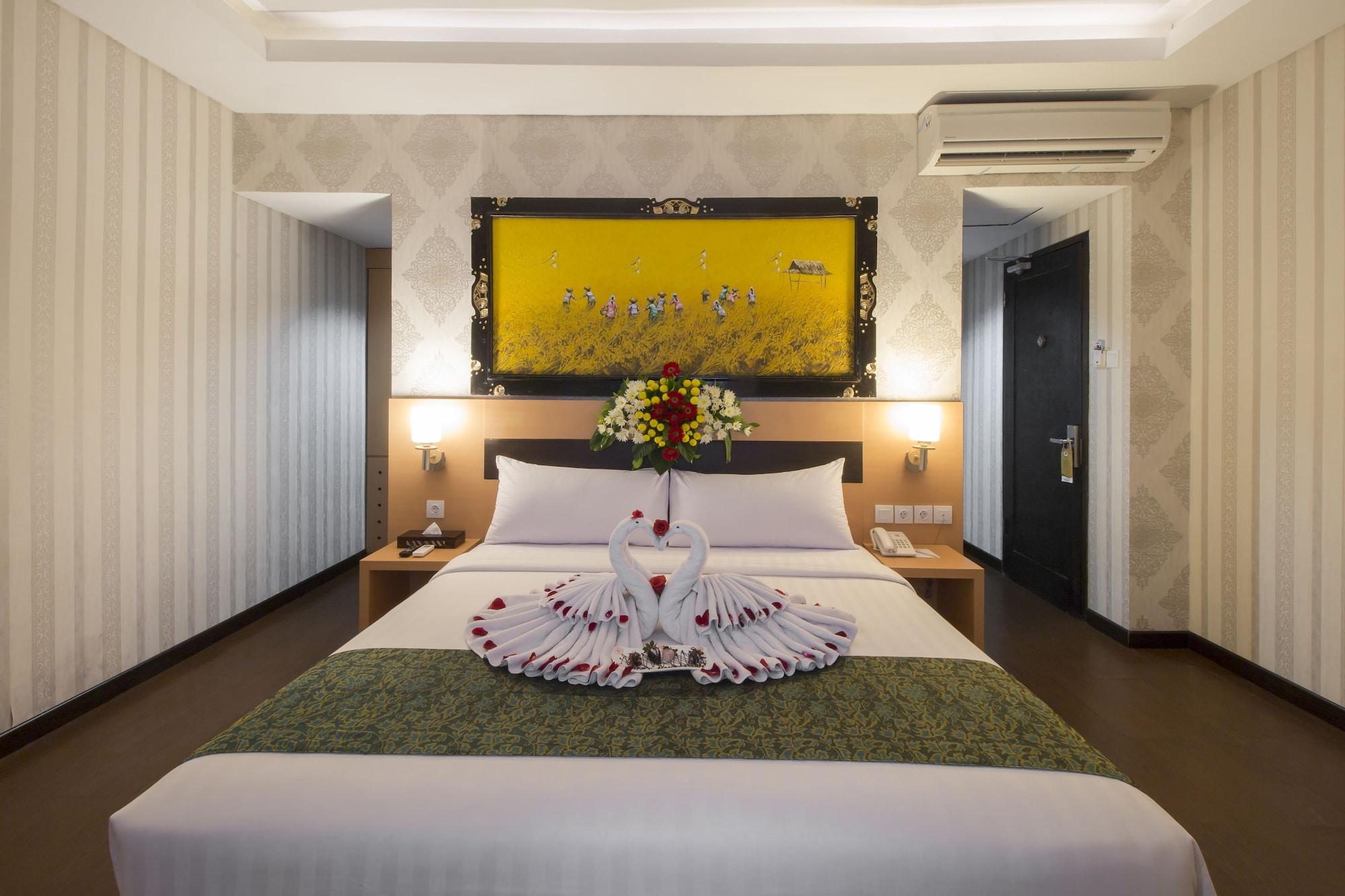 Grand Puri Saron Yogyakarta Exterior foto