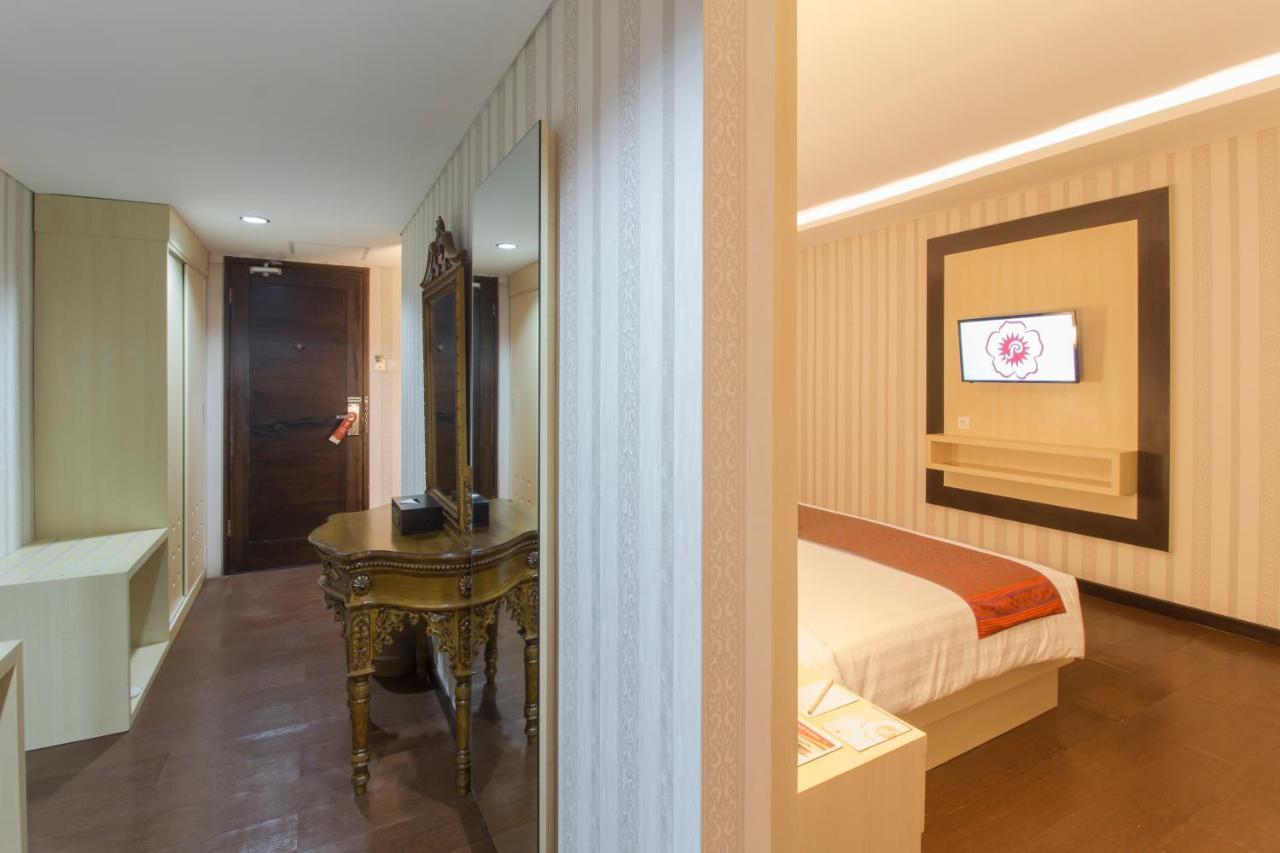Grand Puri Saron Yogyakarta Exterior foto