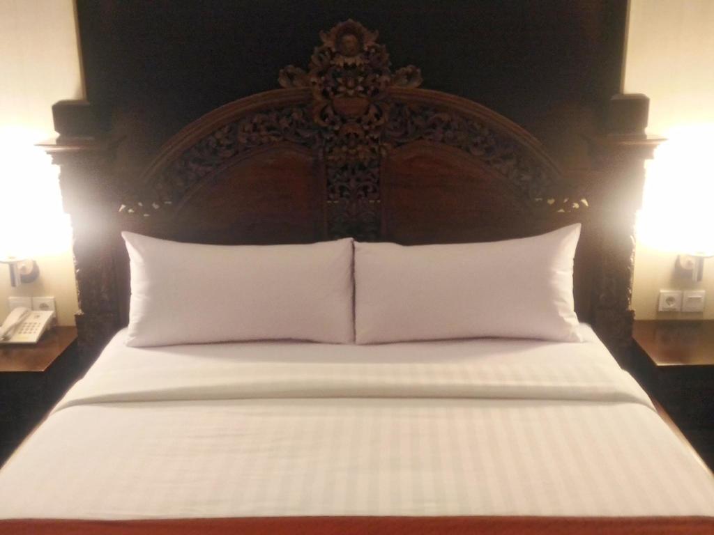 Grand Puri Saron Yogyakarta Exterior foto