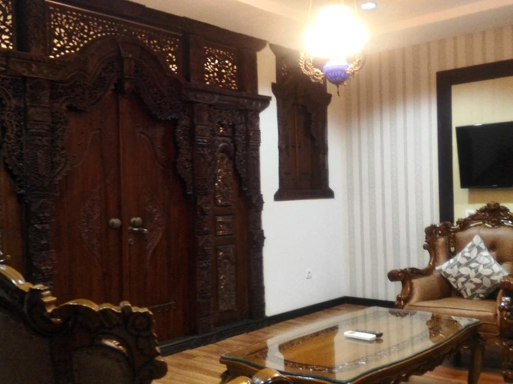 Grand Puri Saron Yogyakarta Exterior foto