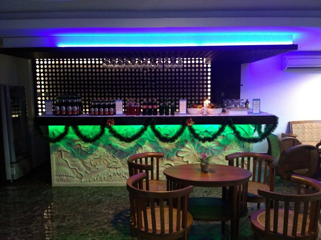 Grand Puri Saron Yogyakarta Exterior foto
