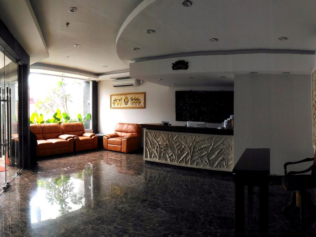 Grand Puri Saron Yogyakarta Exterior foto