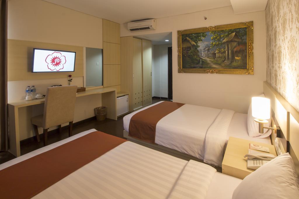 Grand Puri Saron Yogyakarta Exterior foto