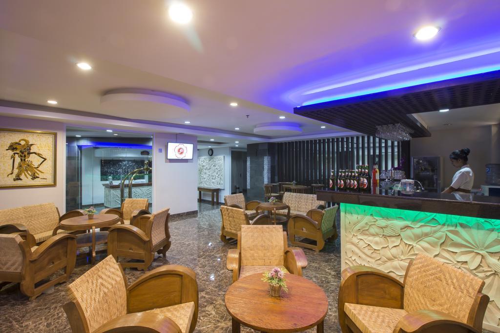 Grand Puri Saron Yogyakarta Exterior foto