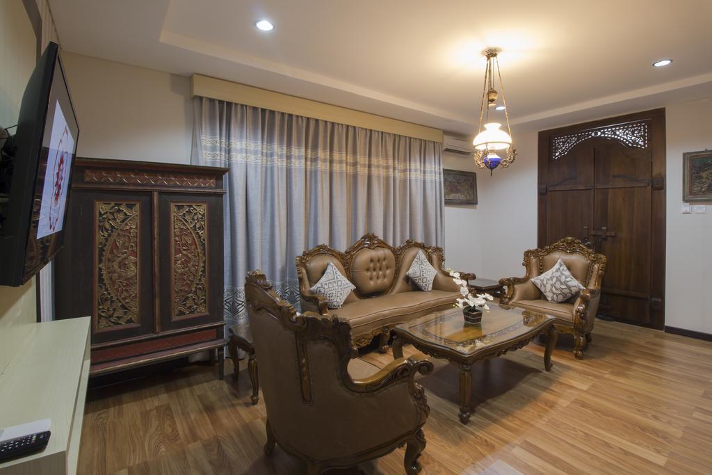 Grand Puri Saron Yogyakarta Exterior foto