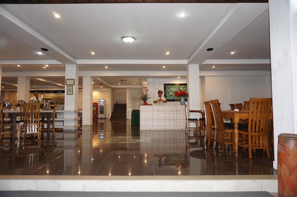 Grand Puri Saron Yogyakarta Exterior foto