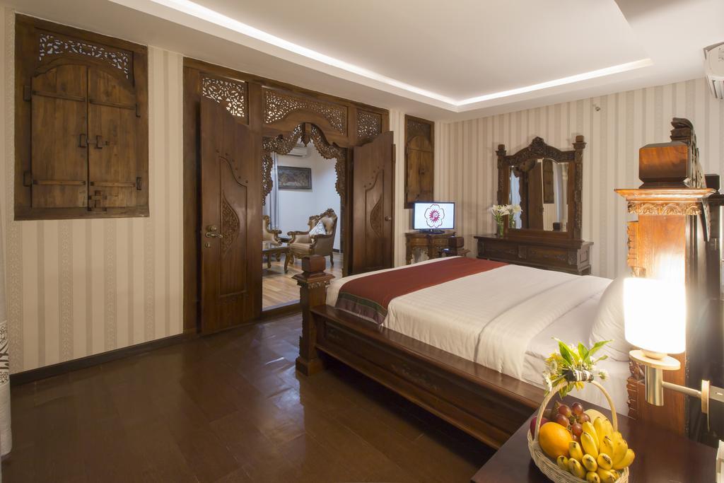 Grand Puri Saron Yogyakarta Exterior foto