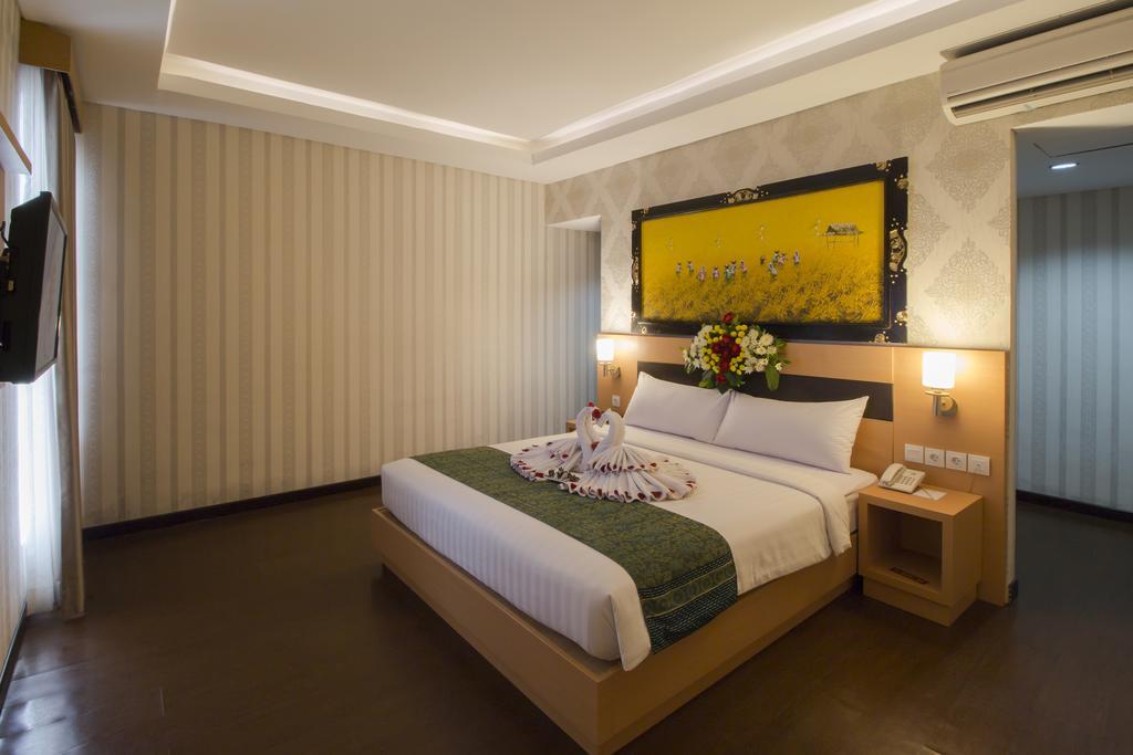 Grand Puri Saron Yogyakarta Exterior foto
