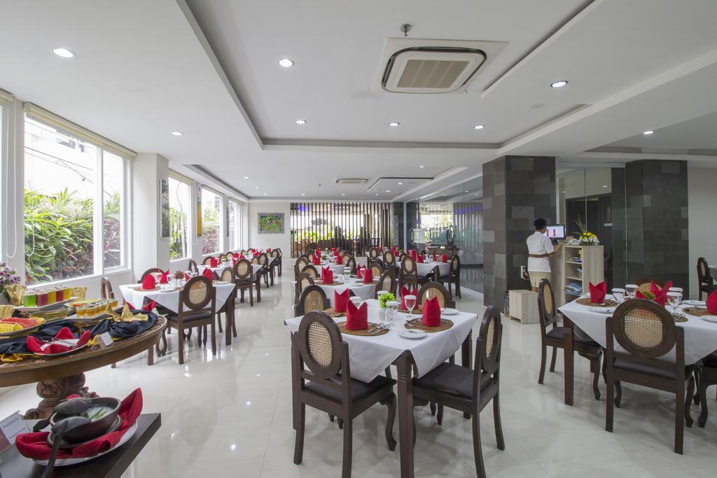 Grand Puri Saron Yogyakarta Exterior foto