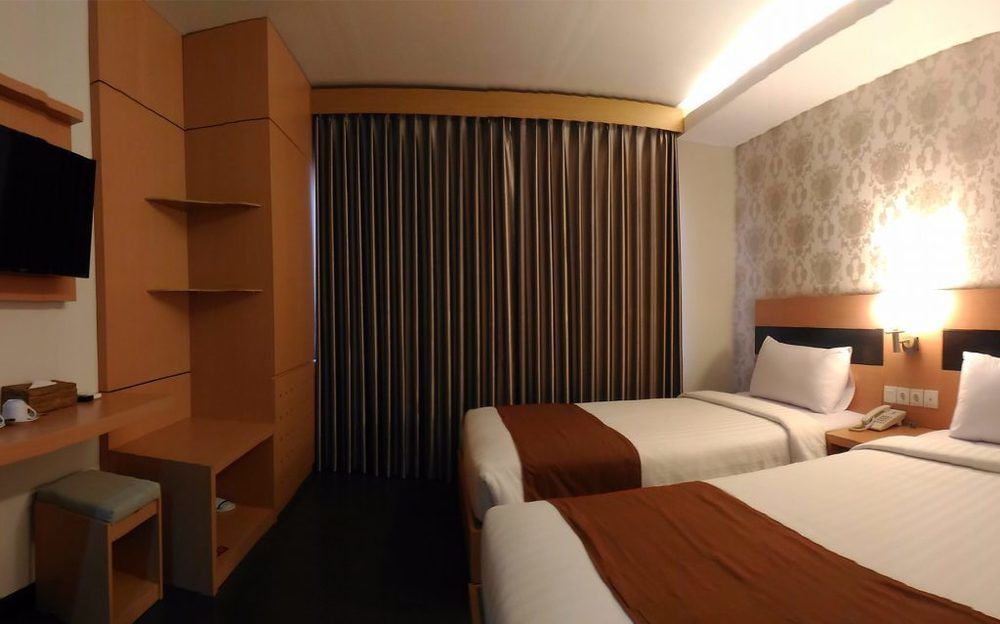Grand Puri Saron Yogyakarta Exterior foto