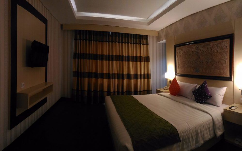 Grand Puri Saron Yogyakarta Exterior foto